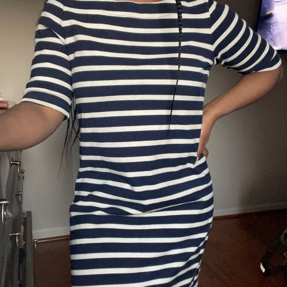 Color: Navy / White
Size: Small
Price: $15 USD
Condition: Like New